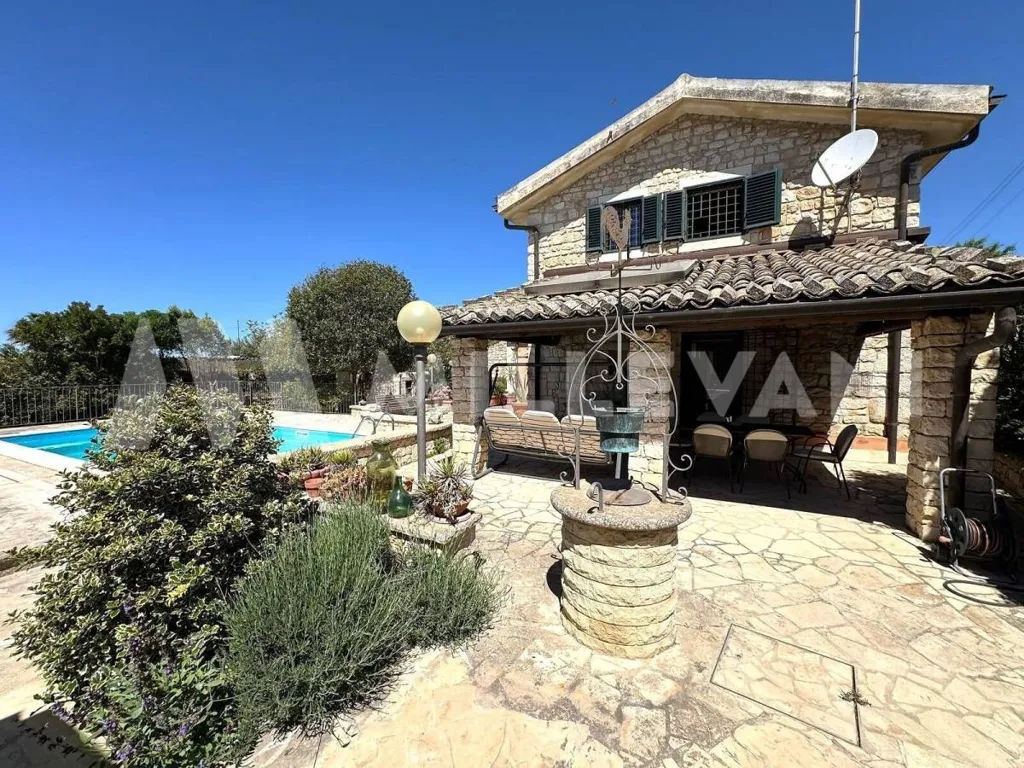 Bassein - Elegant Villa with Pool in Modica