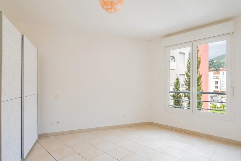 Pièces - Appartement avec Balcon à Saint-André-de-la-Roche