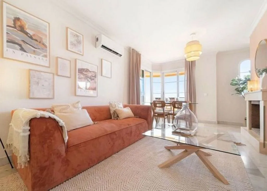 Séjour - Apartment with Pool in Nueva Andalucía Centre