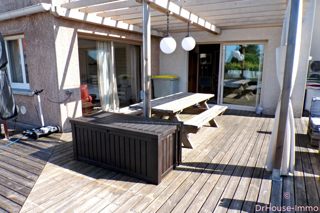 Terrasse - Appartement RDC avec Piscine à Savouges