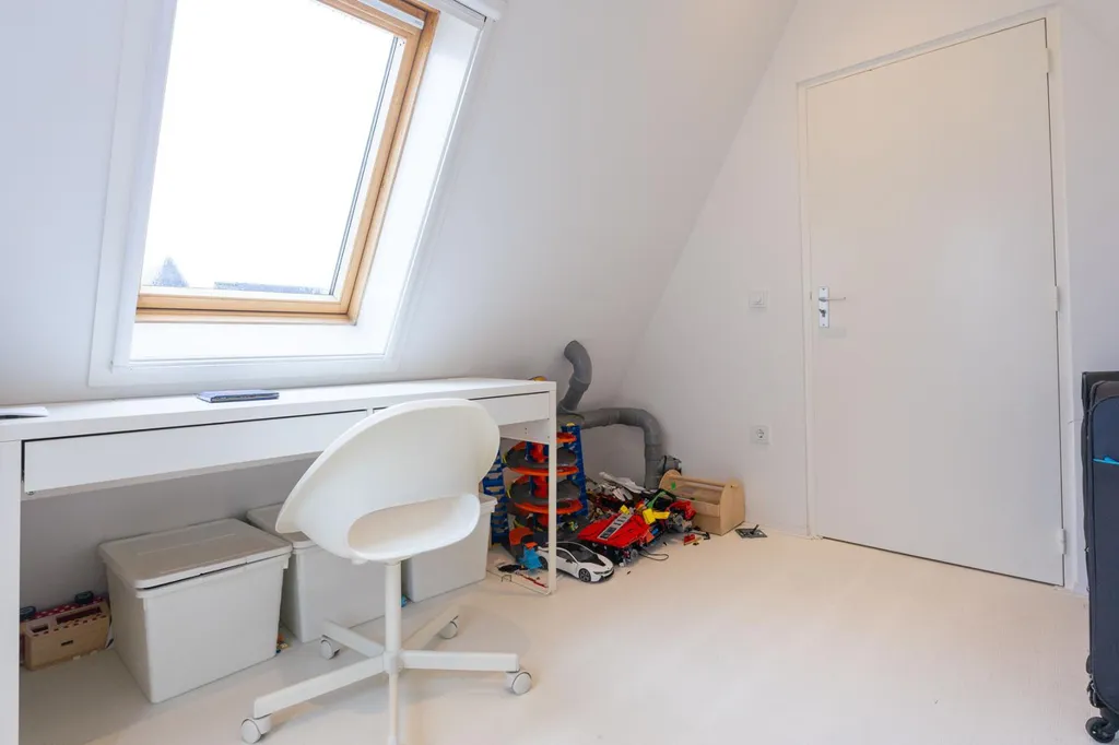 6-room house in Zwaag