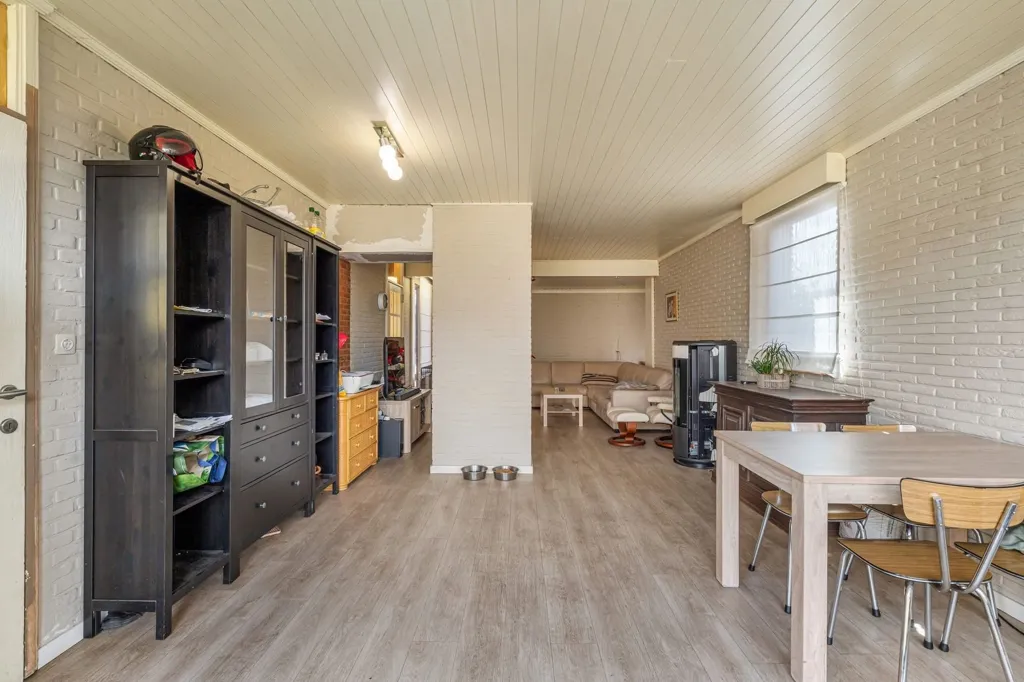 Salle à manger - Bungalow avec Magasin sur un Grand Terrain à Bruxelles