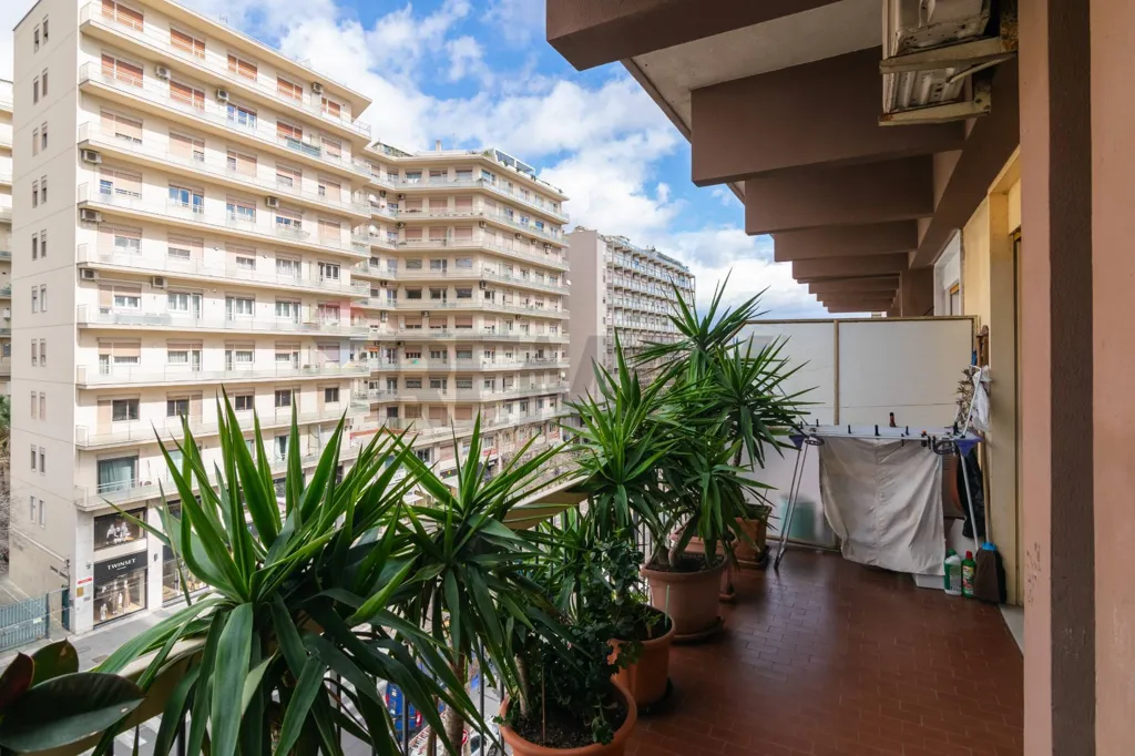 Balcone - Apartment with Balcony in Corso Italia, Catania