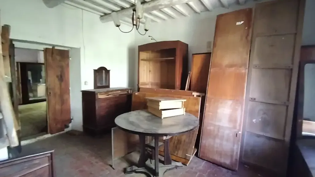 Rooms - Rustic Stone Cottage with Forest Access in Galeata