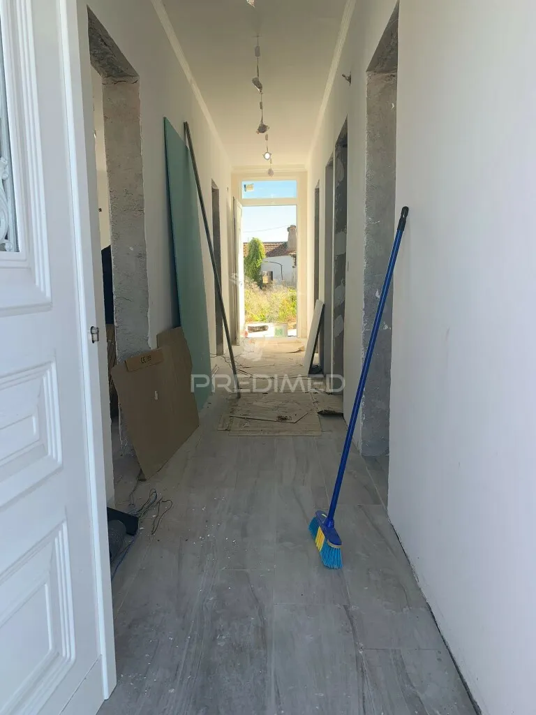 Esik - Fully Refurbished T3 House in Couço