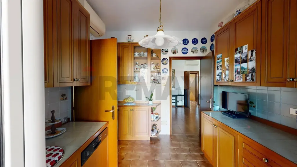 Cuisine - Four-Bedroom Apartment with Balcony in Milan