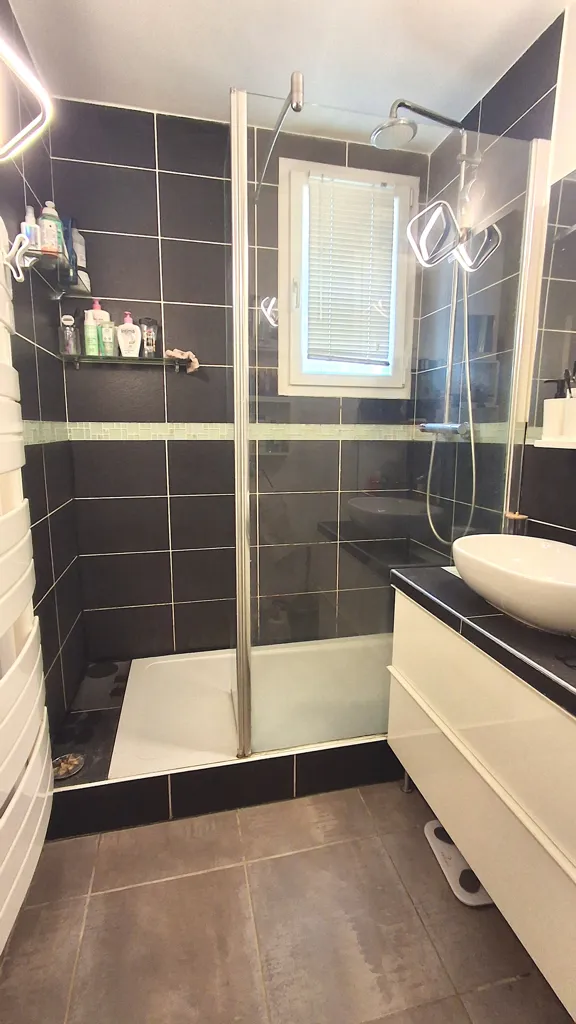 Vannitoad - Apartment with Large Terrace in Pennes-Mirabeau