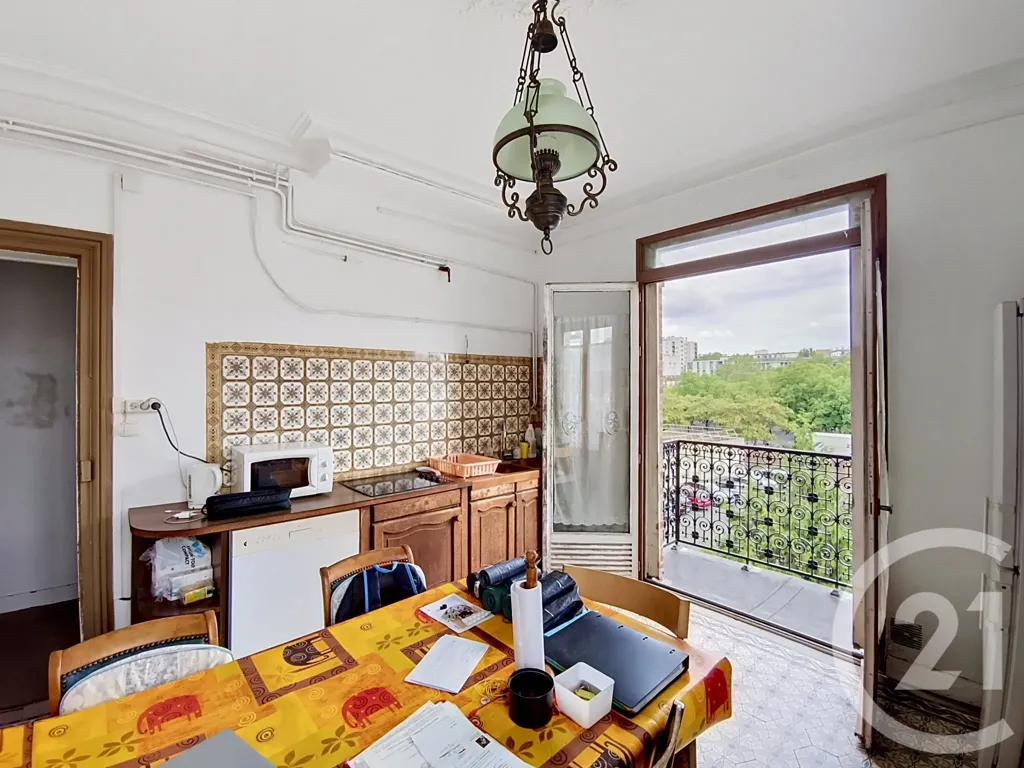 Salle à manger - Duplex à Rénover avec Balcon au Centre de Saint-Denis