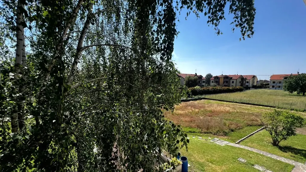 Villa with Edificabile Potential in Bernareggio