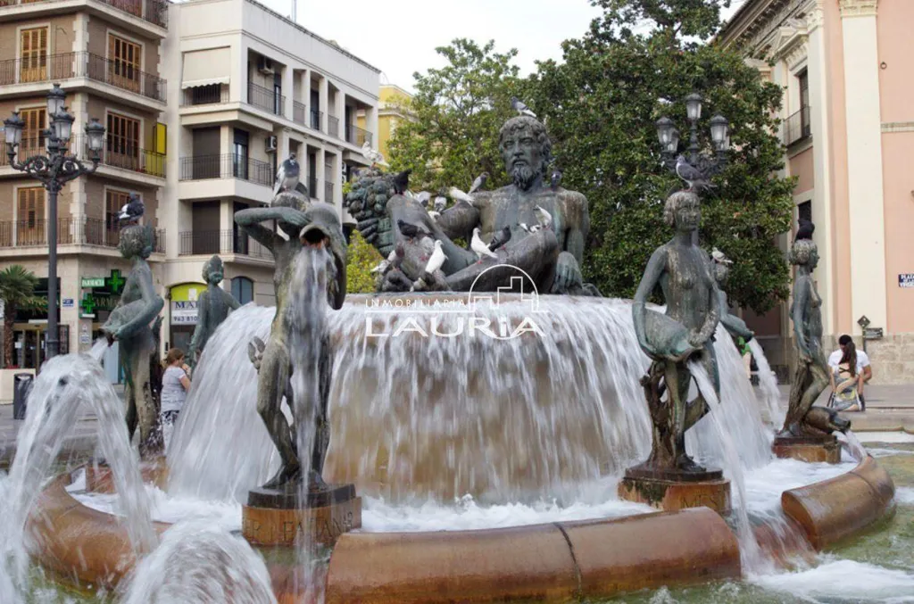 Commercial Premises with Patio in Valencia