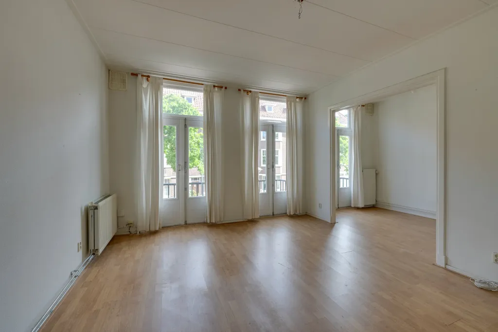 Toad - Charming Two-Bedroom Apartment with Balconies in Amsterdam