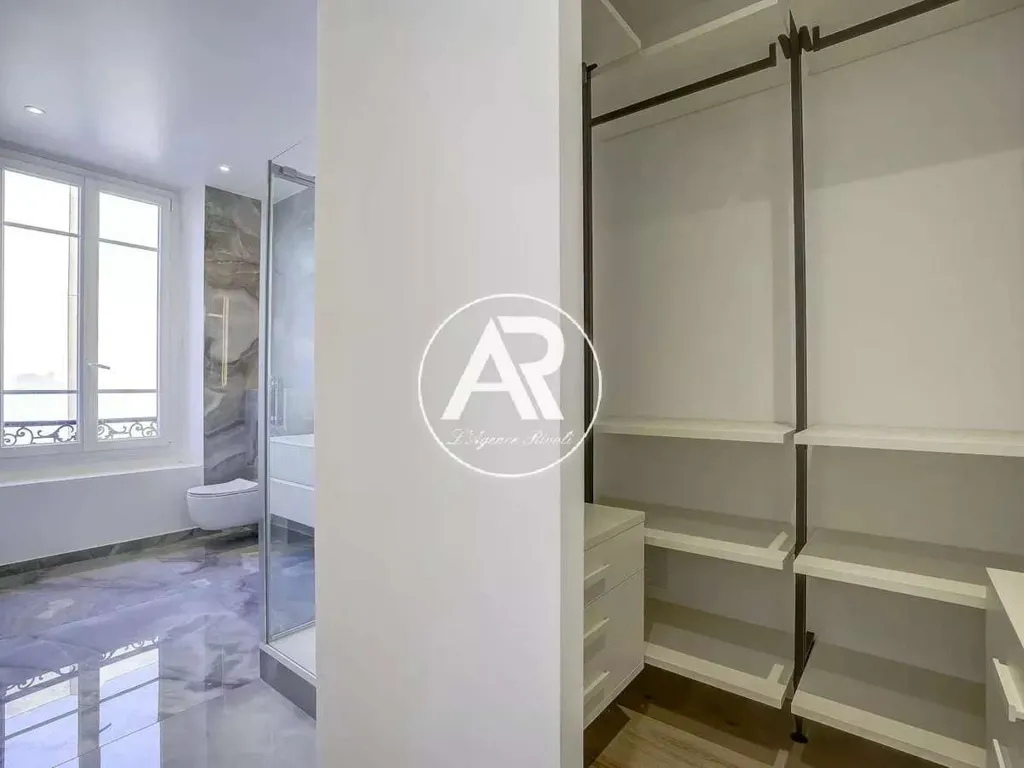 Rooms - Renovated 5-Piece Apartment with View in Nice