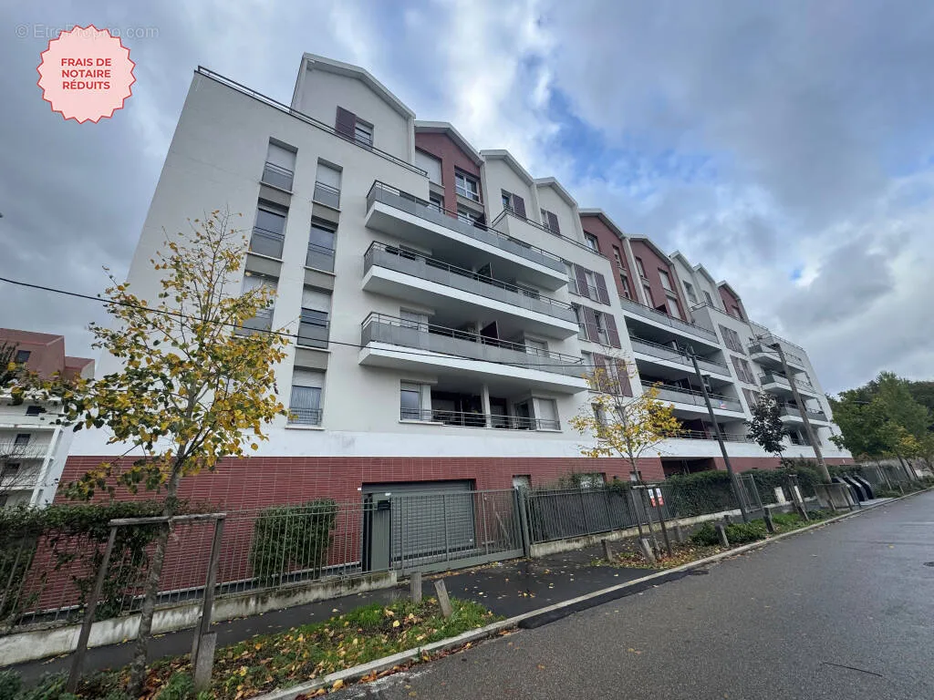 Välivaade - Apartment with Terrace in Neuilly-Sur-Marne