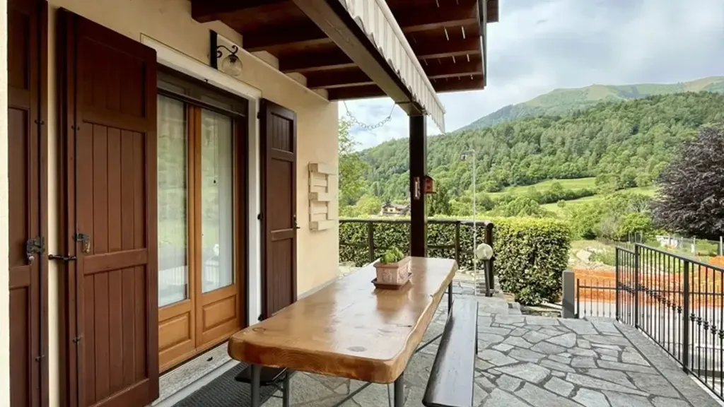 Terrasse - Villa with Panoramic Balcony in Valle Intelvi