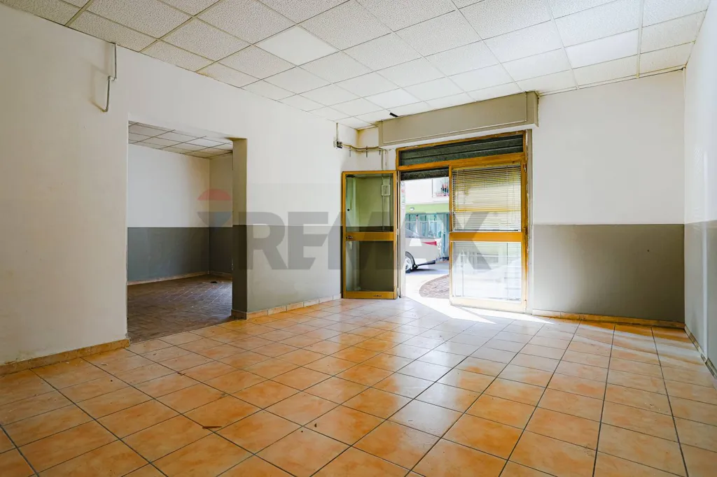 Pièces - Commercial Unit with Street Frontage in Rome