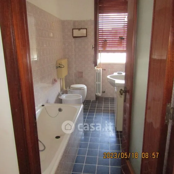 Salles de bain - Apartment with Balcony in Commercial Area, Taranto