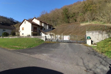 All Photos (9) - Four-Bedroom House with Garage in Rural Setting