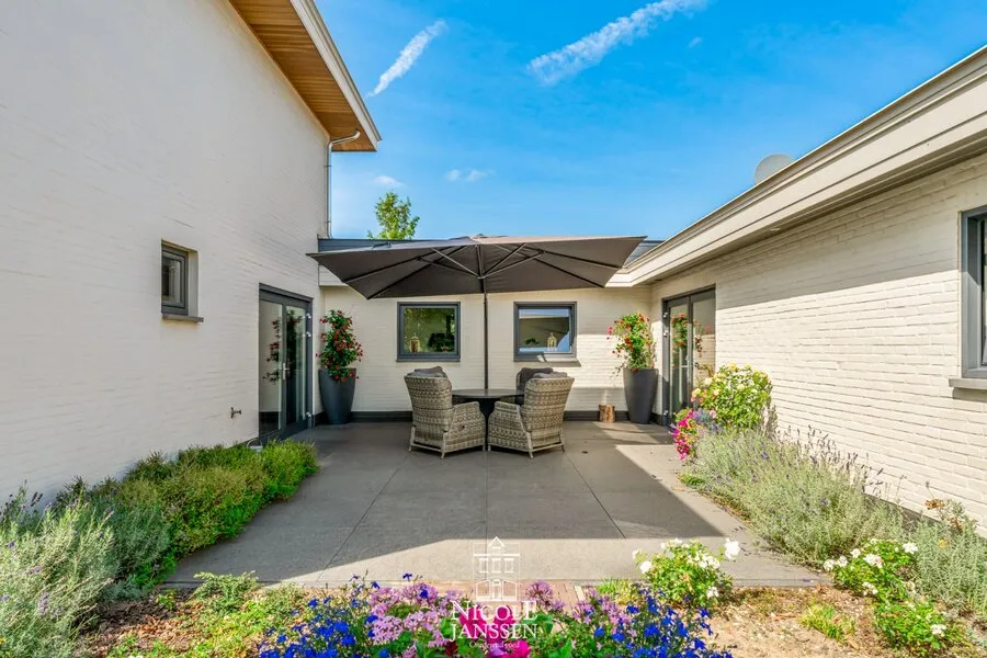 Terrass - House with Stables in Rural Setting