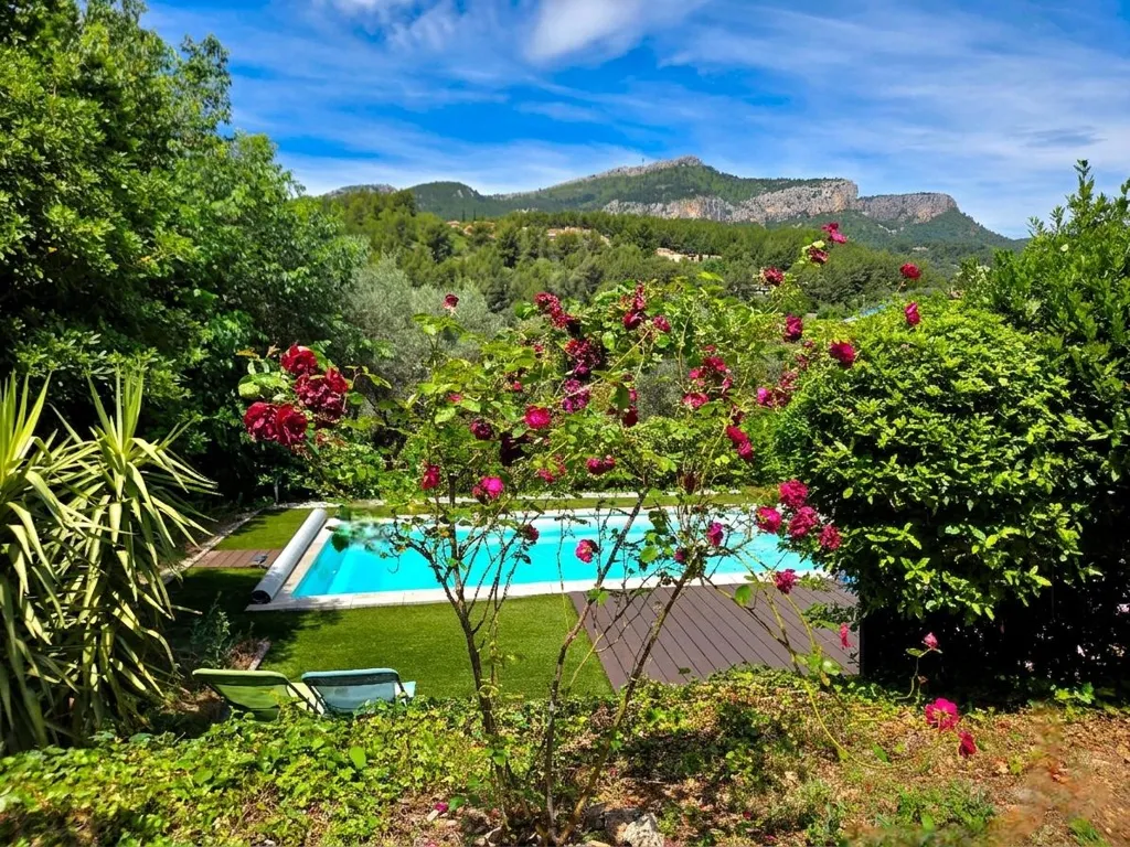 Bassein - Luxury Villa with Mountain View in Toulon