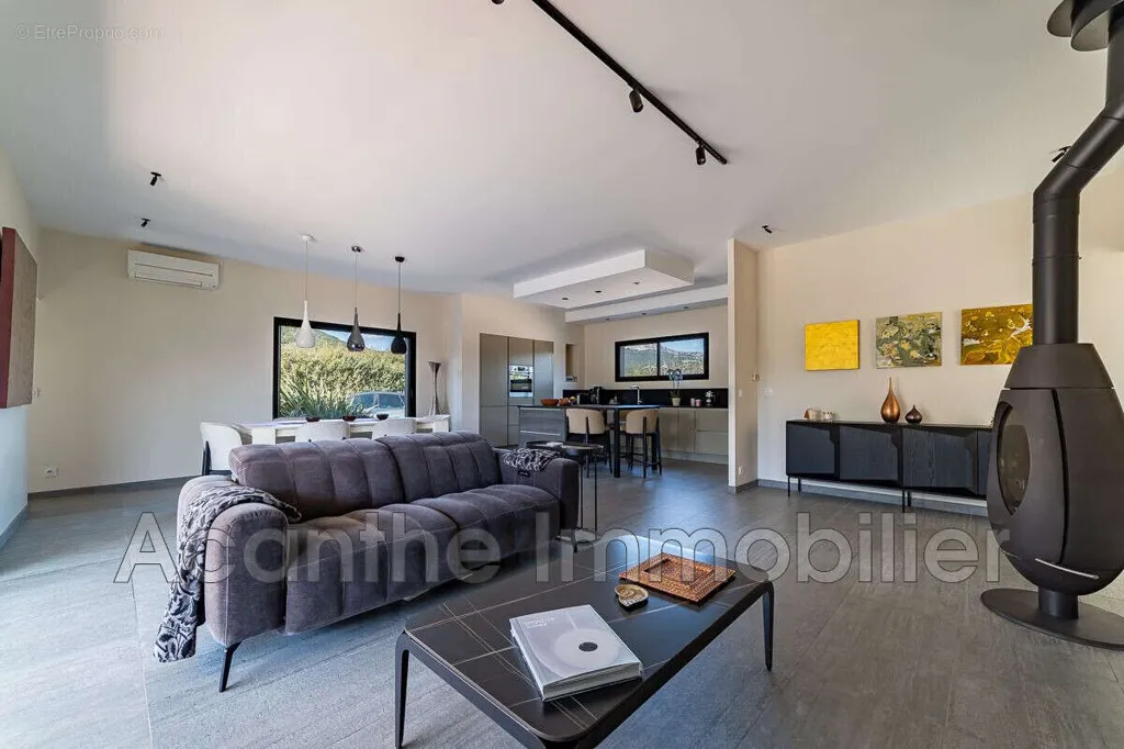Elutuba - Contemporary House with Pool near Saint-Mathieu-De-Treviers