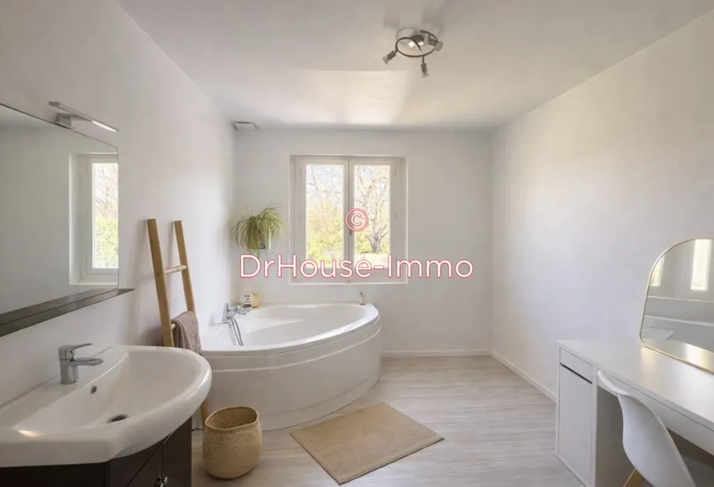 Salles de bain - Maison avec Jardin et Terrasses à Arques-la-Bataille
