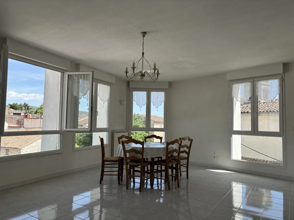 Söögituba - Bright Apartment with Central Location in Ganges