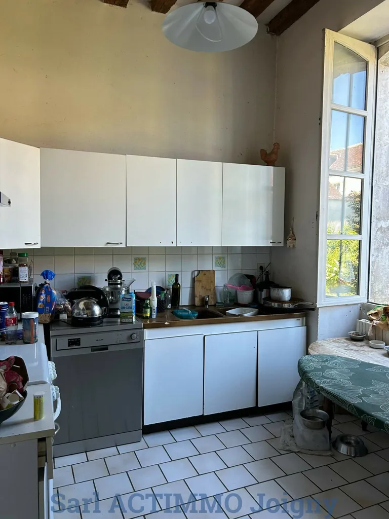 Cucina - City Centre House with River View in Joigny