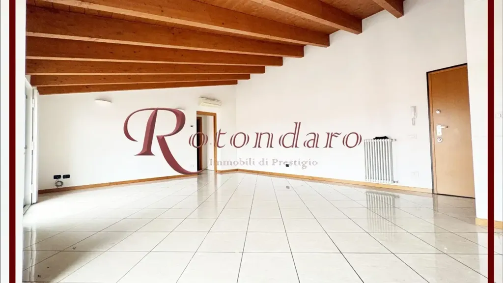 Terrasse - Mansarded Flat with Balcony in Milan