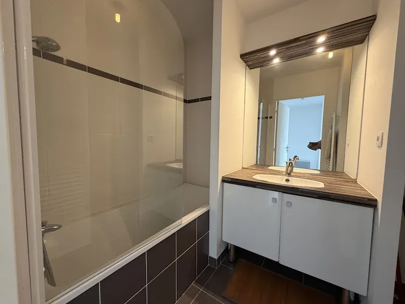 Salles de bain - Appartement 4 Pièces avec Terrasse au Mail à Rennes