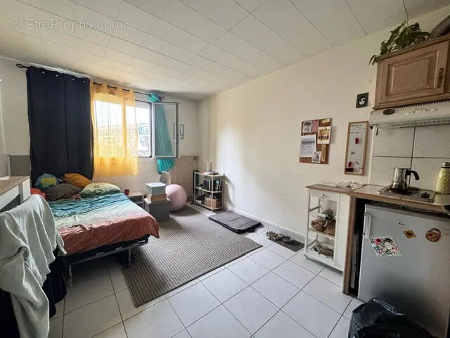 Chambres - Studio avec Coin Cuisine à Orsay