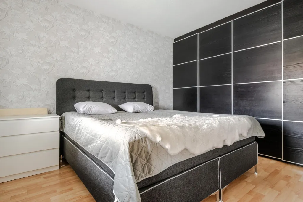 Camere da letto - Terraced House with Glazed Balcony in Central Location