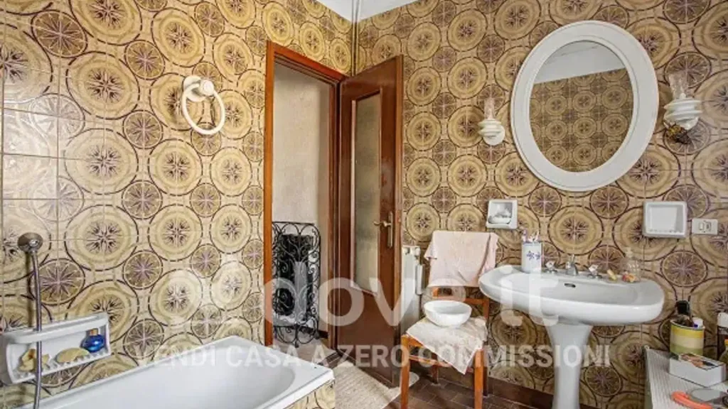 Salles de bain - Apartment with Balcony in Luino's Historic Centre