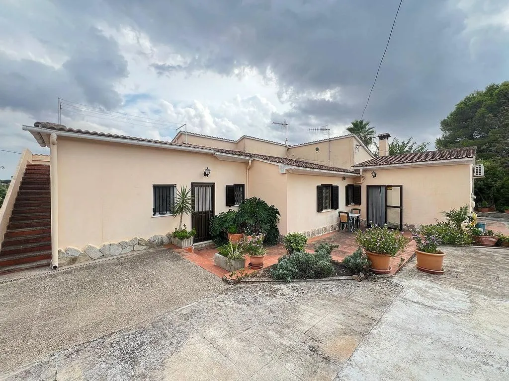 Välivaade - Rustic House with Pool in Reis Catòlics