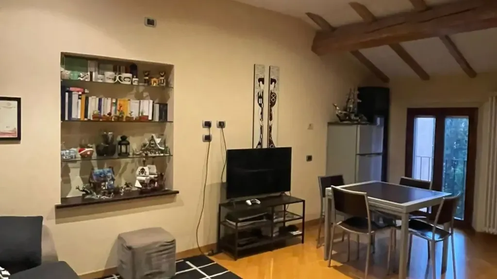 Elutuba - Fully Furnished Apartment in Historic Building, Parma