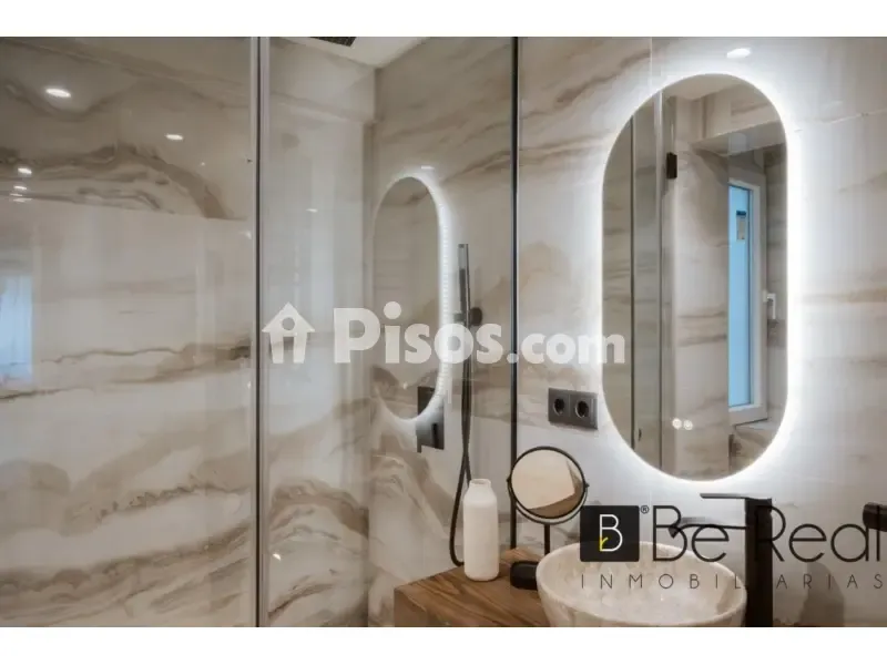 Bagni - Modern Flat with High-End Finish in Ciudad Lineal