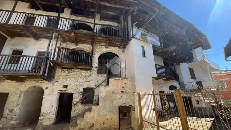 Semi-Detached House with Private Garden in Rueglio
