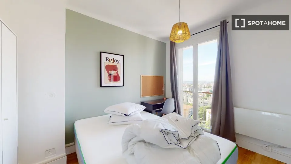 Chambres - Appartement à Louer à Marseille
