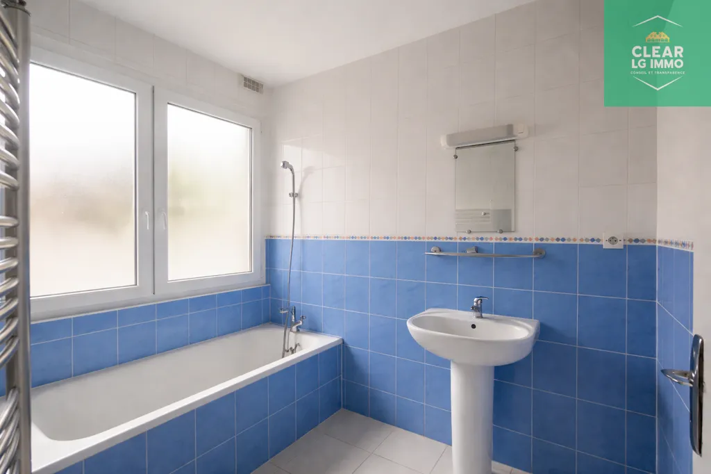 Bathrooms - 4-Piece Apartment with Open Kitchen in Longwy