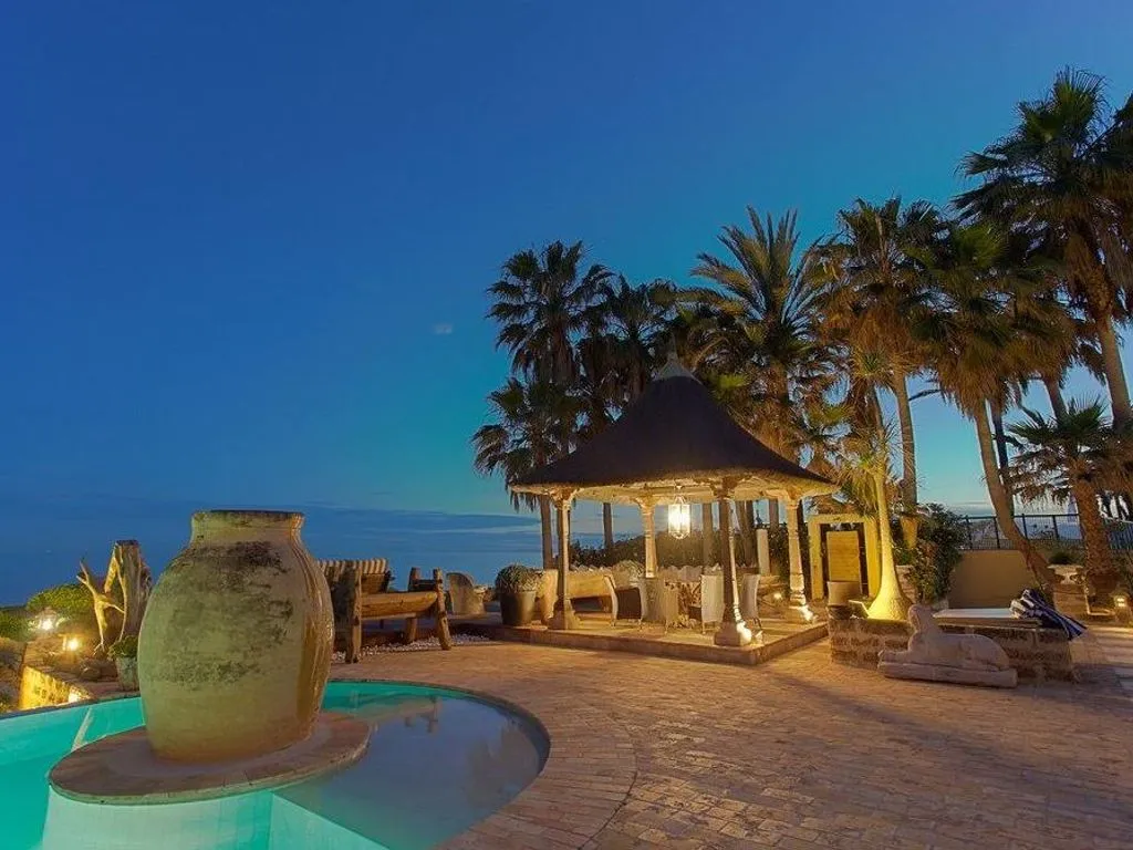 Bassein - Beachfront Villa with Spa in Los Monteros, Marbella