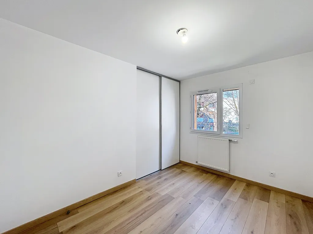 Toad - Spacious T5 Duplex with Terrace in Grenoble