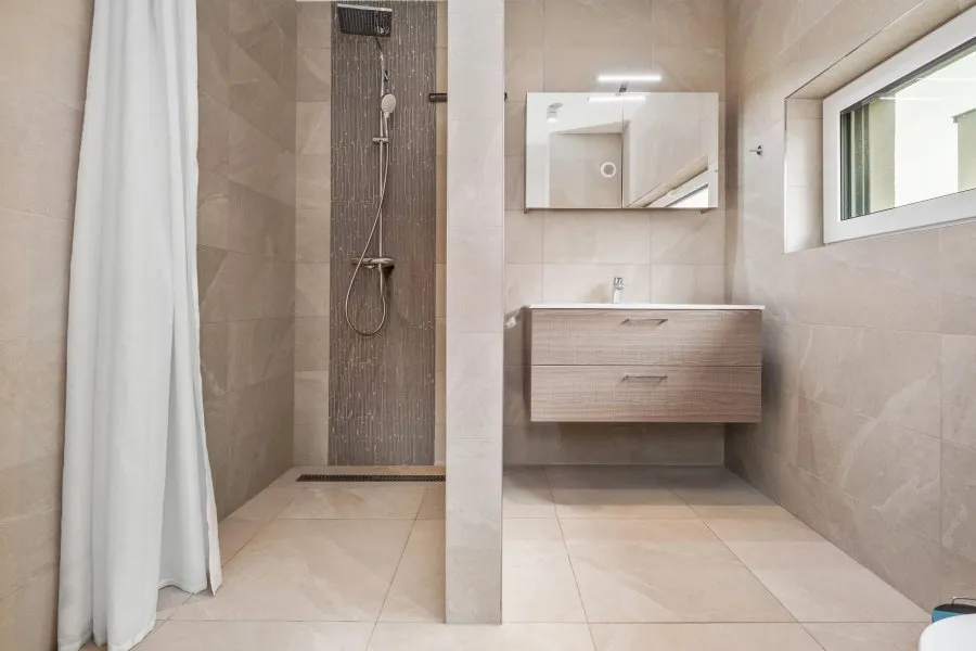 Salles de bain - Maison 13 pièces à Bivange