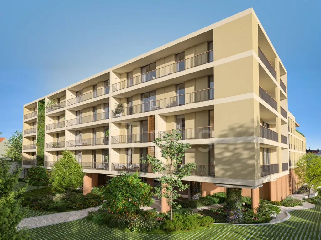 Luxury 3-Bedroom Flat with Balcony in Carnaxide