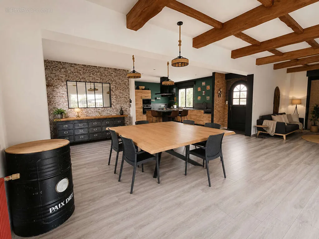 Söögituba - Partially Renovated House with Garden in Béthune