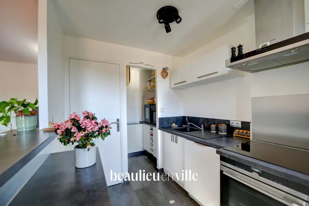 Cuisine - Appartement T3 Calme avec Vue sur Deux Rues à La Ciotat