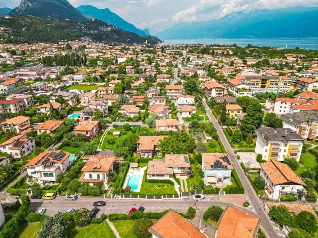 Õhuvaade - Villa with Pool near Lake Garda