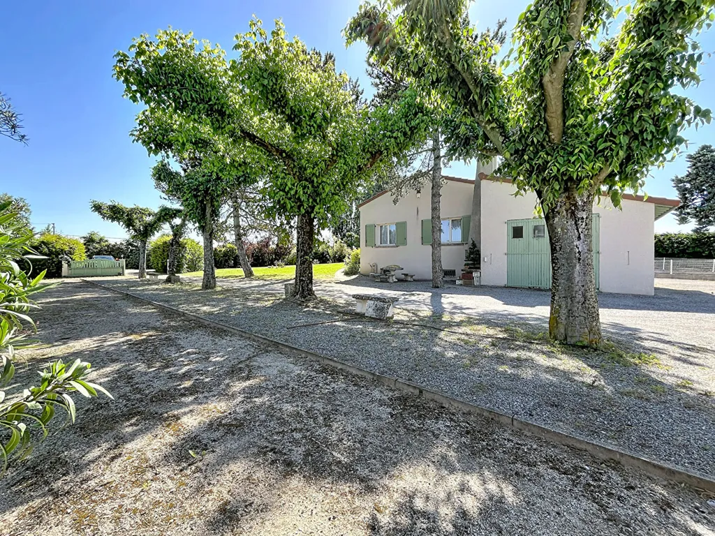 Extérieur - Maison avec Piscine et Jardin à Livron sur Drôme
