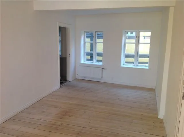 Pièces - Charming 3-Bed Flat with Garden Access in Aabenraa