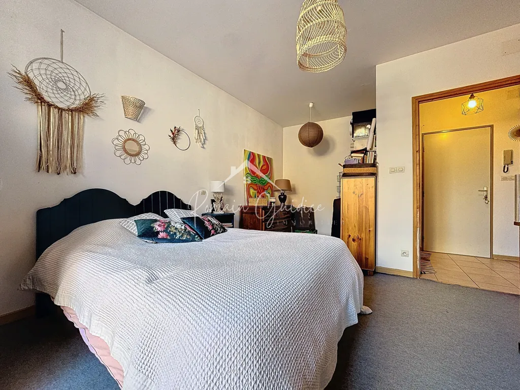 Chambres - Appartement T4 avec Vue Dégagée en Centre-ville de Millau