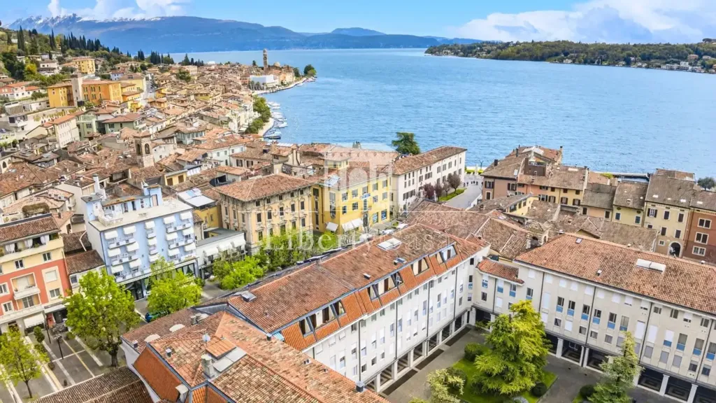 Rustic Lake View Apartment in Salò