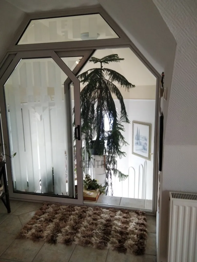 Esik - Multi-Generational House with Workshop in Székesfehérvár